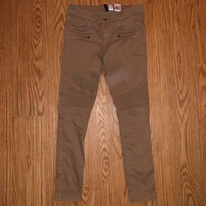 Women’s divided khaki pants